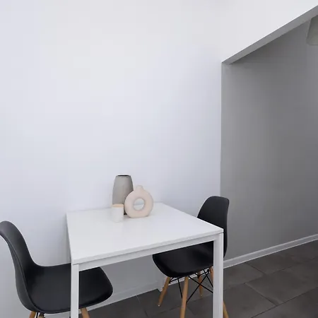 Apartment Silver Chic Oasis-2Br With Balcony-Old Town *