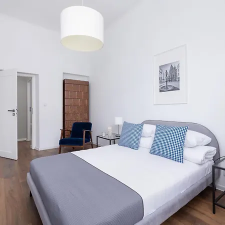 Silver Chic Oasis-2Br With Balcony-Old Town
