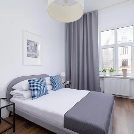 Silver Chic Oasis-2Br With Balcony-Old Town Apartment Krakow