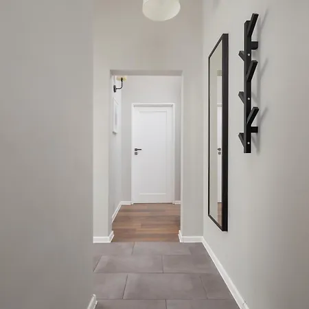 Silver Chic Oasis-2Br With Balcony-Old Town