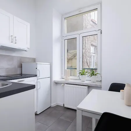 2-bedroom With Balcony - Dluga 65 Street