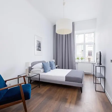 Silver Chic Oasis-2Br With Balcony-Old Town Apartment