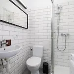 Διαμέρισμα 2-bedroom With Balcony - Dluga 65 Street *