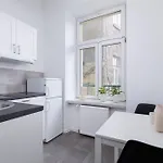 2-bedroom With Balcony - Dluga 65 Street