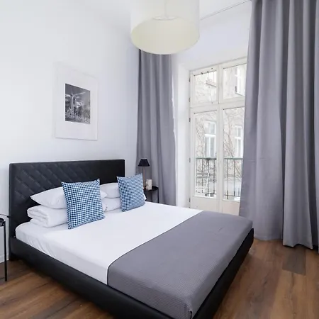 2-bedroom With Balcony - Dluga 65 Street Apartment *
